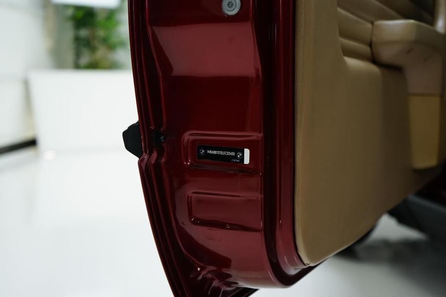 Детали экстерьера BMW 325i Convertible (Calypso Red) 1990 года  (фото 156 из 190)